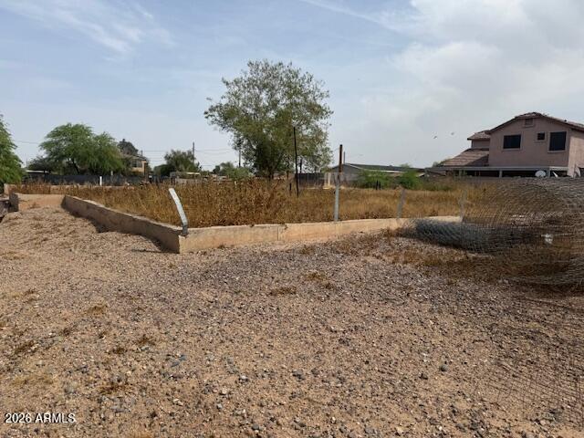 502 East Roeser Road Phoenix, AZ 85040 - Photo 6 of 6 a backyard of a house with lots of green space