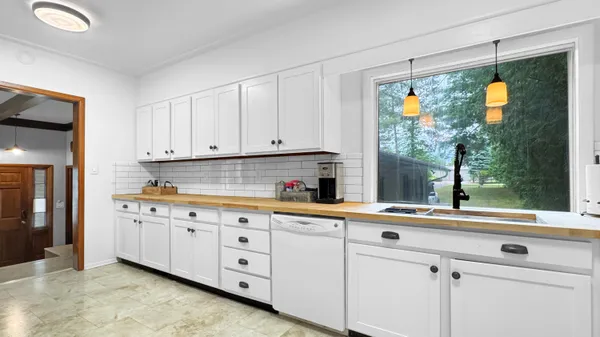 $669,900 | 1576 South Lake Mitchell Drive, Cadillac, MI 49601