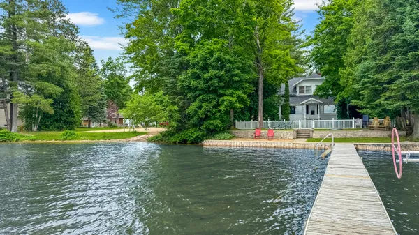 $669,900 | 1576 South Lake Mitchell Drive, Cadillac, MI 49601