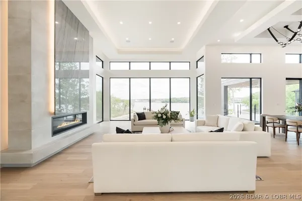 $6,500,000 | 235 East Villages Estates Road, Sunrise Beach, MO 65079