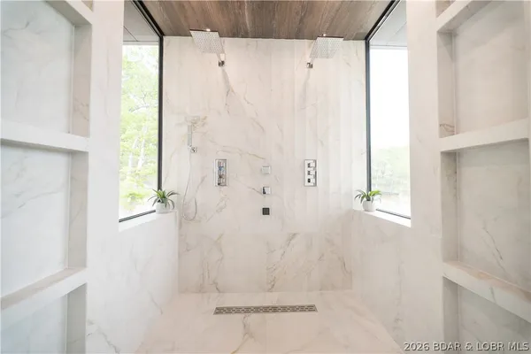 $6,500,000 | 235 East Villages Estates Road, Sunrise Beach, MO 65079