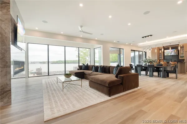 $6,500,000 | 235 East Villages Estates Road, Sunrise Beach, MO 65079