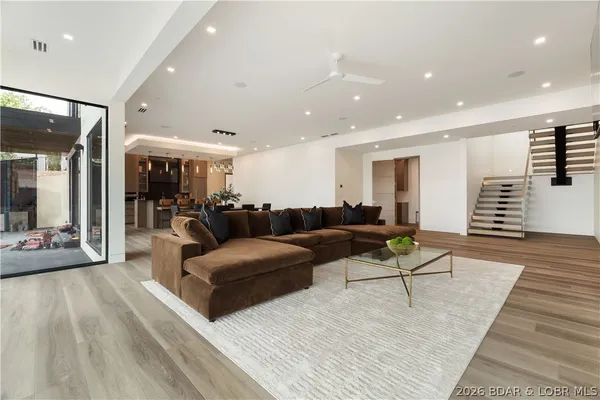 $6,500,000 | 235 East Villages Estates Road, Sunrise Beach, MO 65079