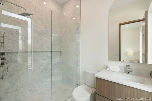 $6,500,000 | 235 East Villages Estates Road, Sunrise Beach, MO 65079