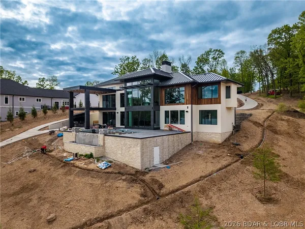 $6,500,000 | 235 East Villages Estates Road, Sunrise Beach, MO 65079