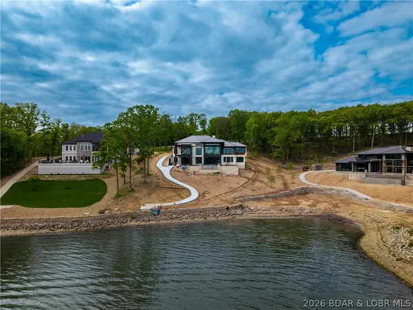 $6,500,000 | 235 East Villages Estates Road, Sunrise Beach, MO 65079