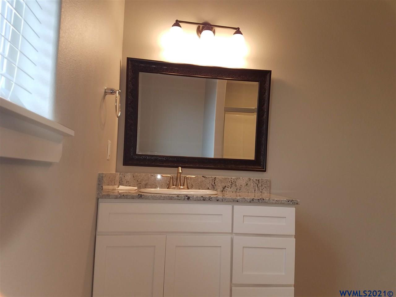9176 Portland Road Northeast Salem, OR 97305 - Photo 20 of 29 Gallery Image 20
