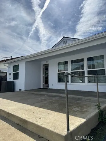 $3,595 | 22051 Vanowen Street, Canoga Park, CA 91303