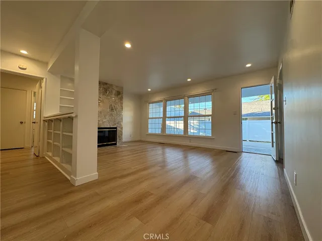 $3,595 | 22051 Vanowen Street, Canoga Park, CA 91303