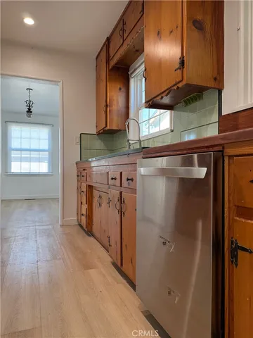 $3,595 | 22051 Vanowen Street, Canoga Park, CA 91303