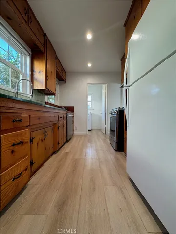 $3,595 | 22051 Vanowen Street, Canoga Park, CA 91303