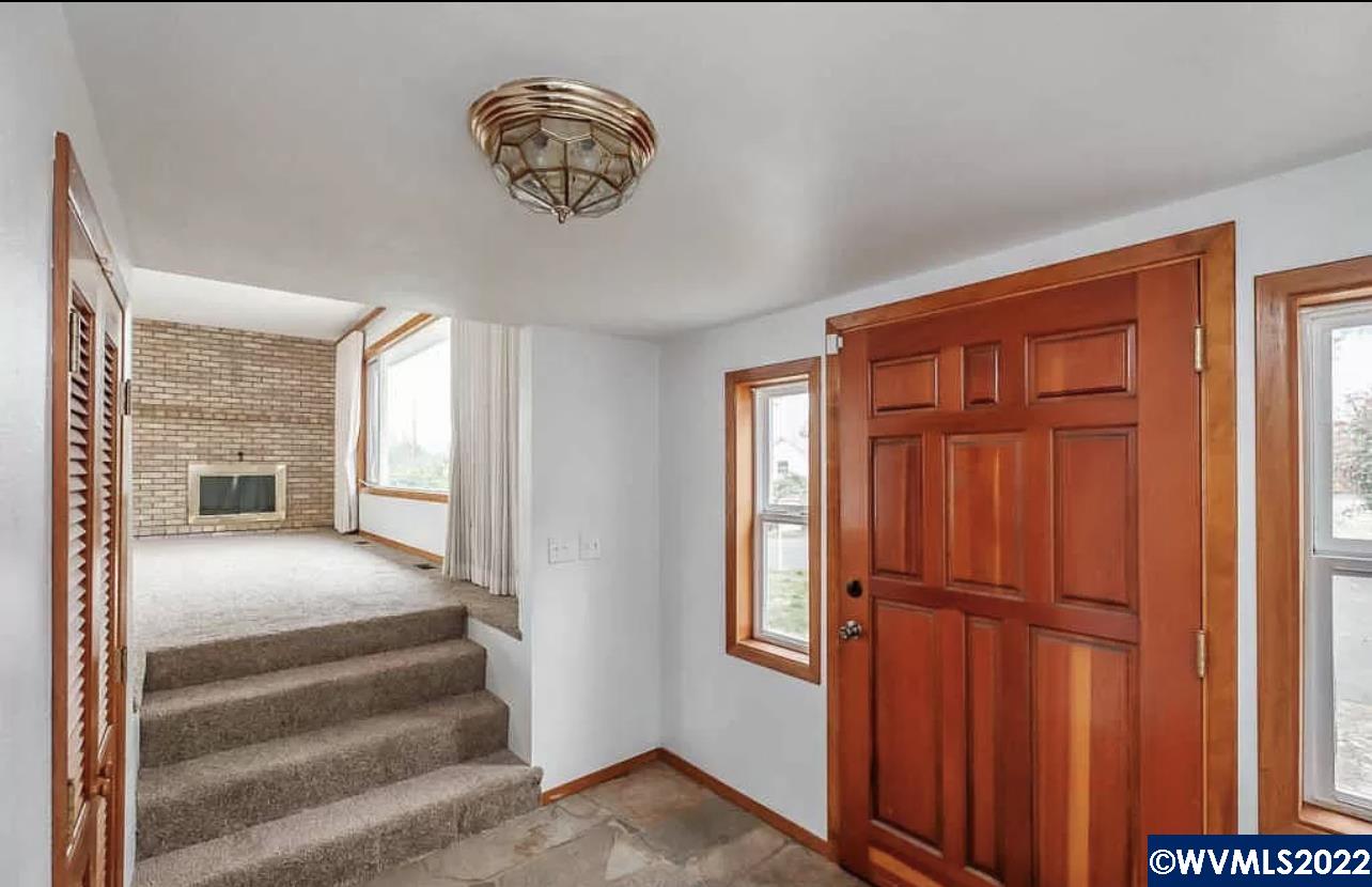 952 Southwest Hunter Street Dallas, OR 97338 - Photo 3 of 28 Gallery Image 3