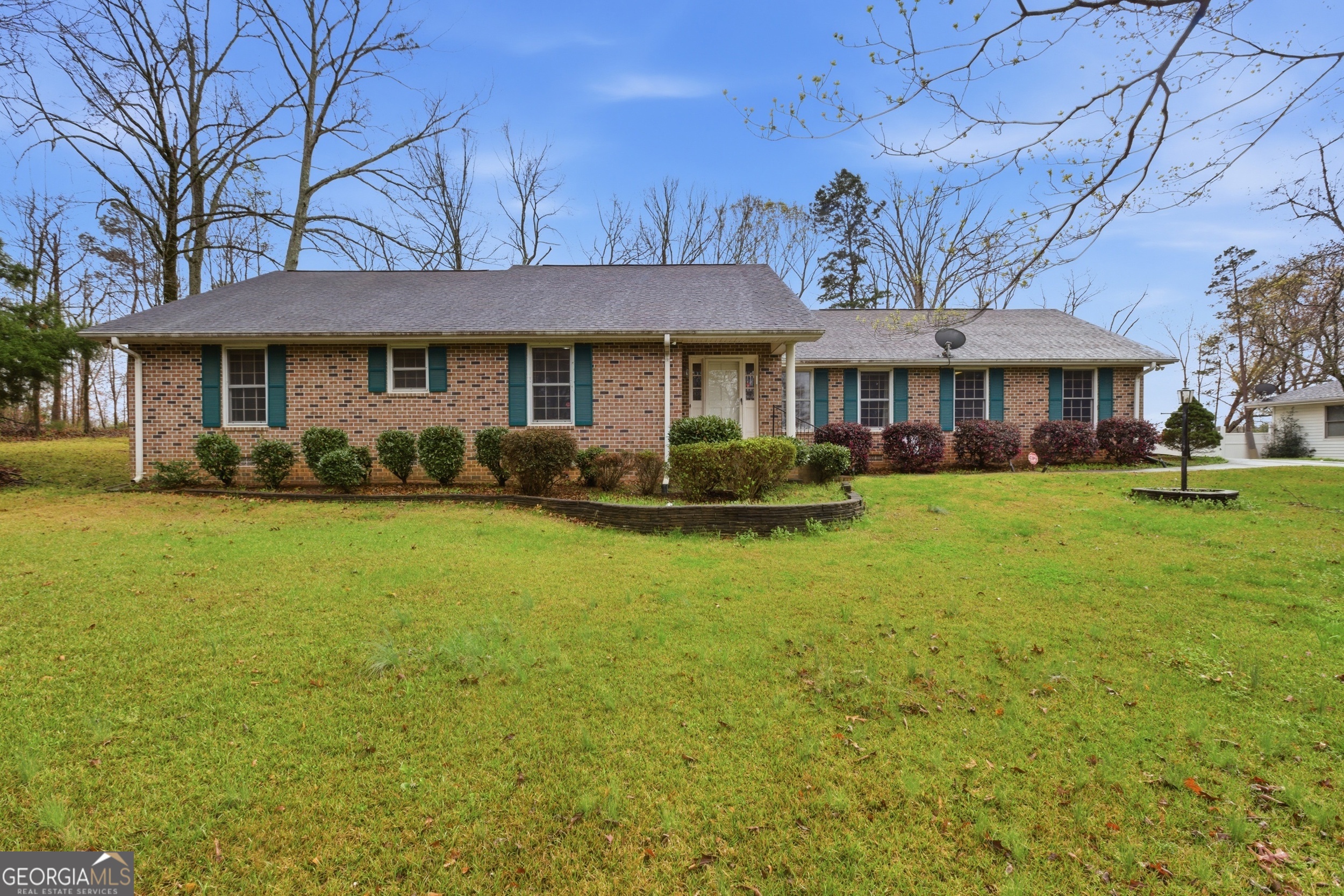 304 Beaverbrook Drive Toccoa, GA 30577 - Photo 3 of 53 a front view of a house with garden