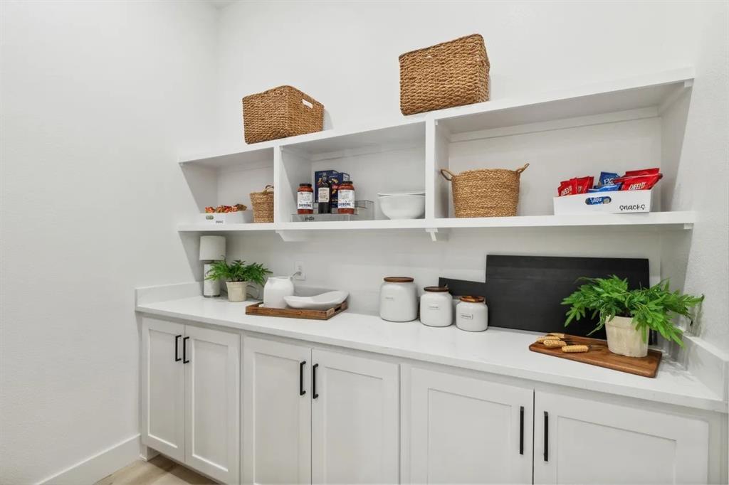 1310 Benjamin Trail Van Alstyne, TX 75495 - Photo 8 of 27 View of pantry