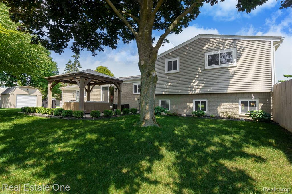 9545 Crown Ridge Road White Lake, MI 48386 - Photo 9 of 40 Gallery Image 9