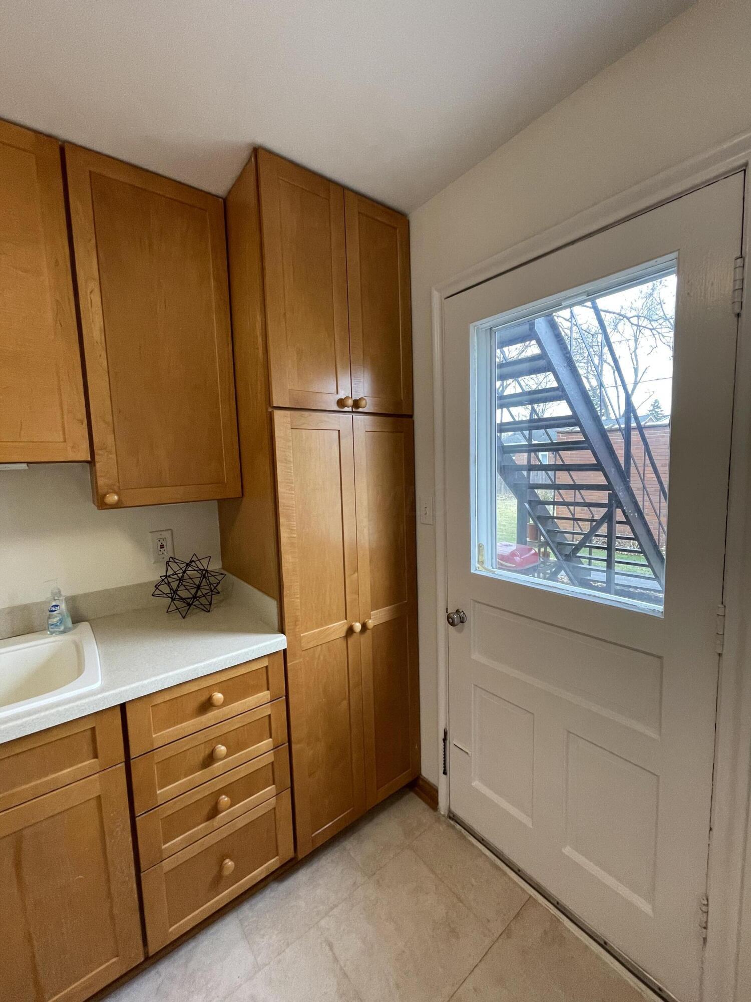 2126 Harwitch Road, Unit D Columbus, OH 43221 - Photo 10 of 26 IMG_5690