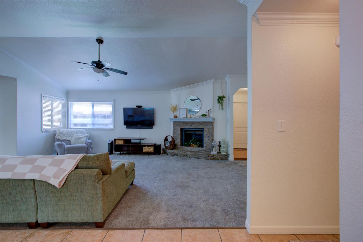 3816 Blaker Road Ceres, CA 95307 - Photo 16 of 40 Living room from front door