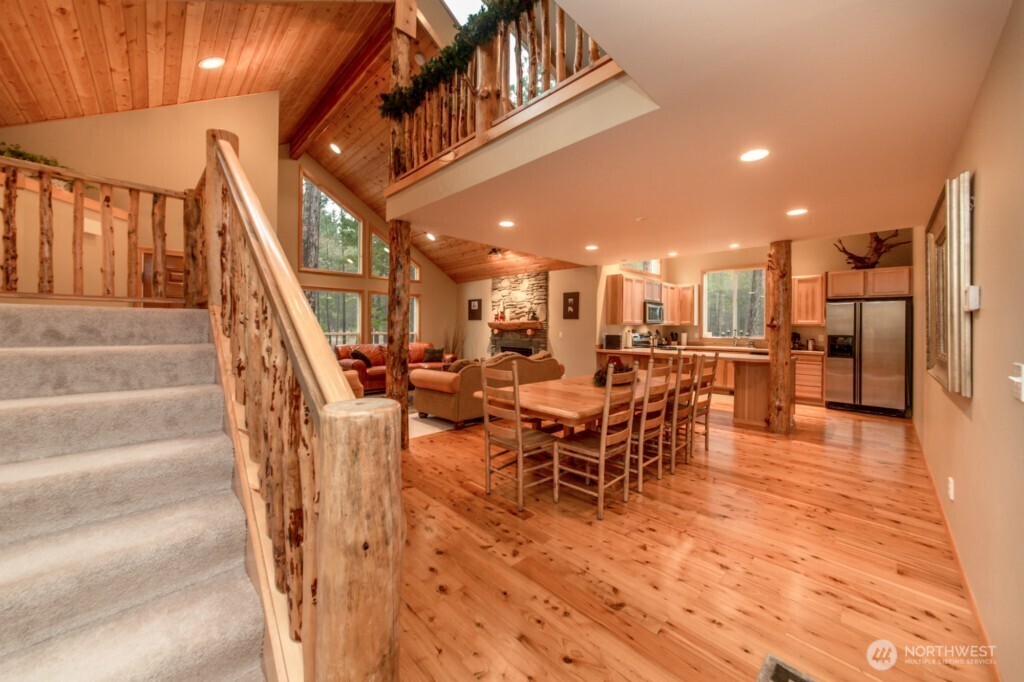 140 Evergreen Valley Loop Road Ronald, WA 98940 - Photo 13 of 37 a dining room with furniture entryway and a livingroom