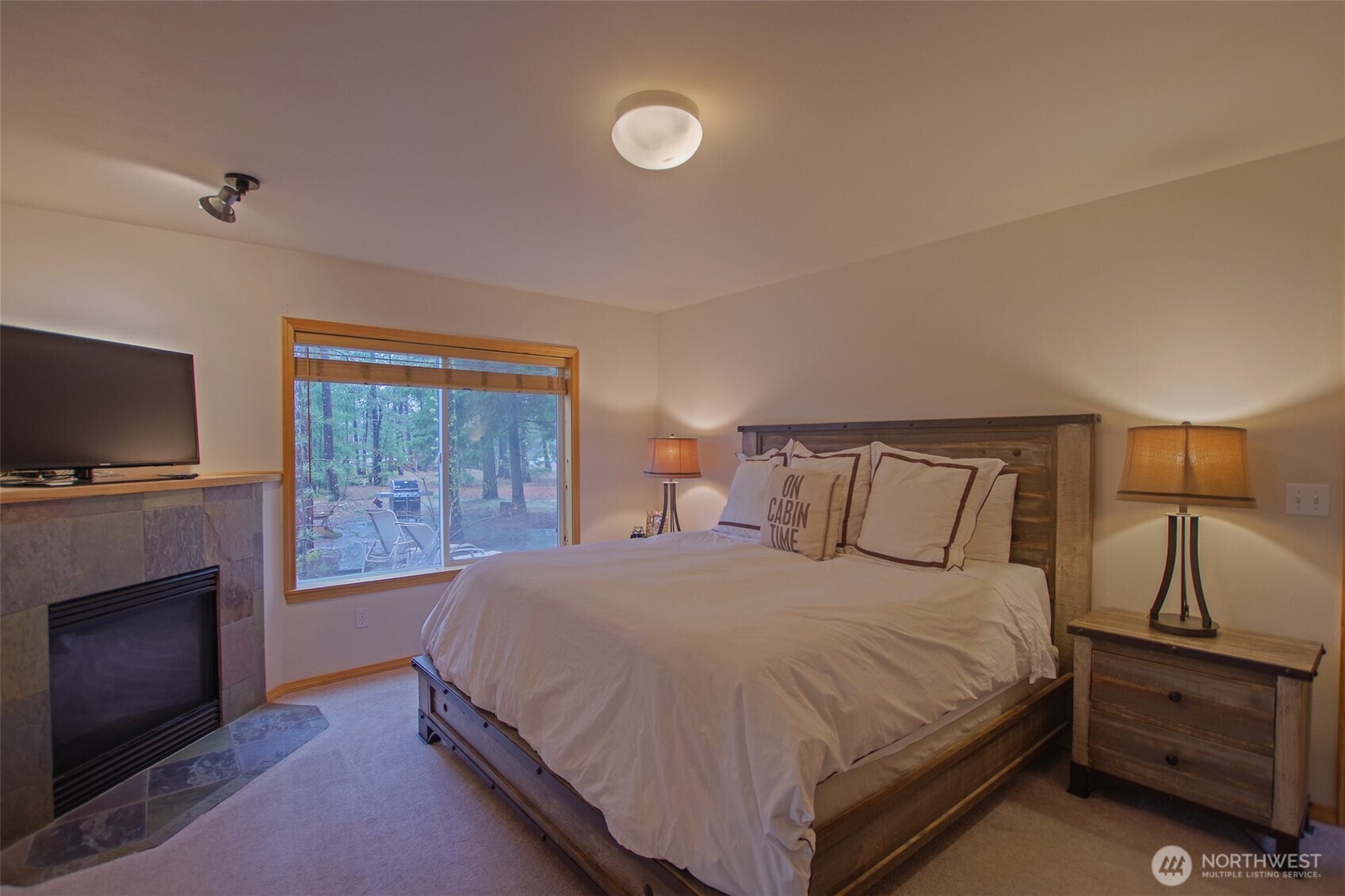 140 Evergreen Valley Loop Road Ronald, WA 98940 - Photo 15 of 37 a bedroom with a bed and a flat screen tv