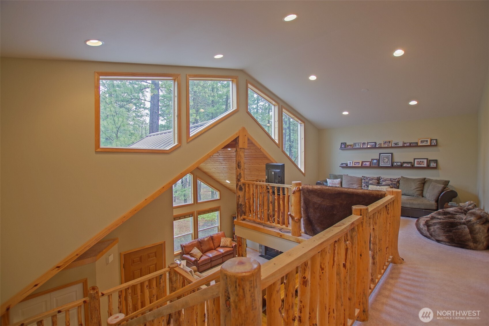 140 Evergreen Valley Loop Road Ronald, WA 98940 - Photo 23 of 37 a view of entryway and hall with wooden floor