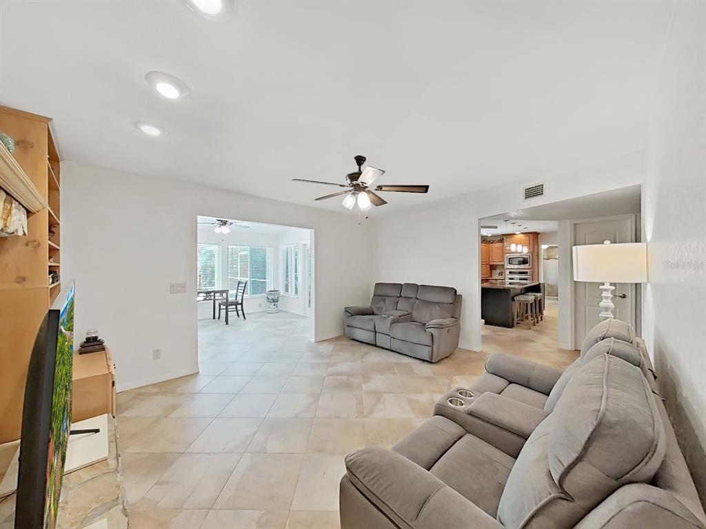 7645 Harborview Way Seminole, FL 33776 - Photo 15 of 55