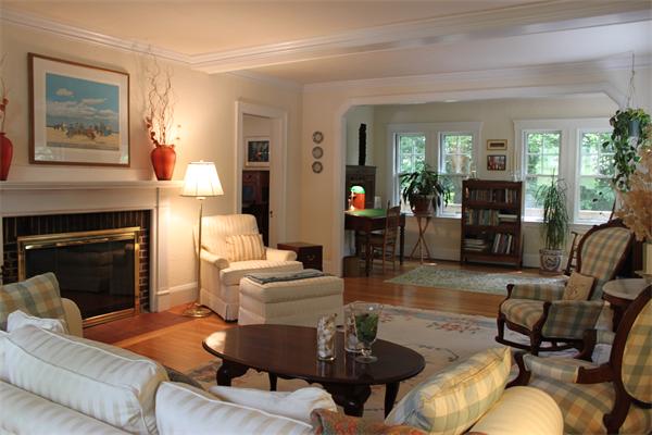 86 Plymouth Road Needham, MA 02492 - Photo 3 of 25 Gallery Image 3