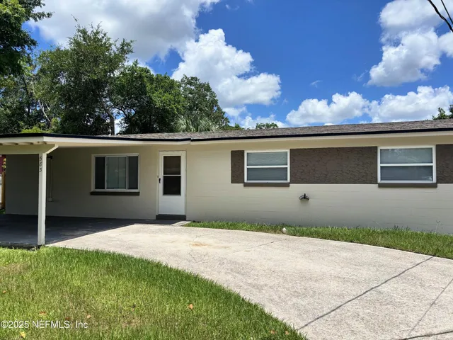 $278,000 | 583 Clermont Avenue South, Orange Park, FL 32073