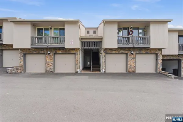 $425,000 | 9 Paris Circle, West Orange, NJ 07052