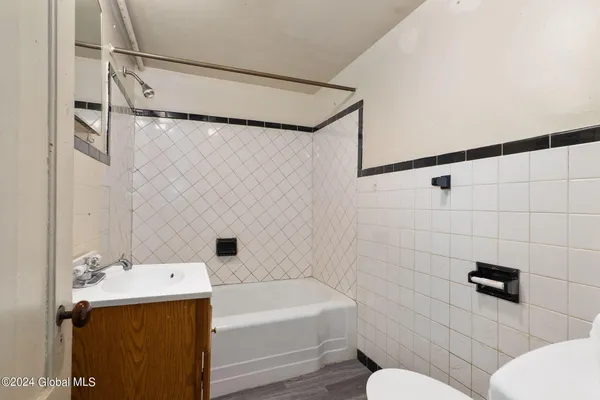 $1,100 | 359 Washington Avenue, Unit BSMT, Albany, NY 12206