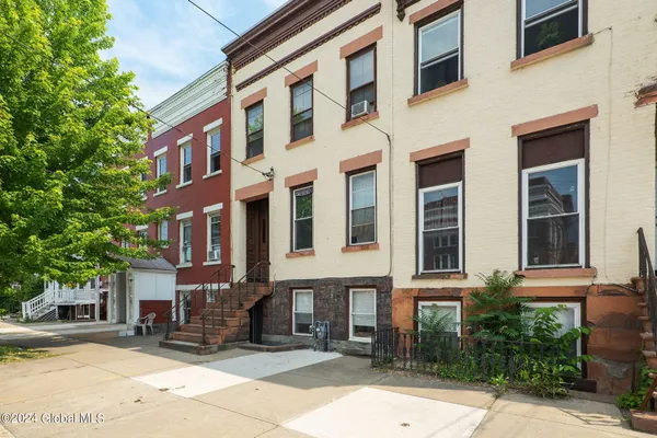 $1,100 | 359 Washington Avenue, Unit BSMT, Albany, NY 12206