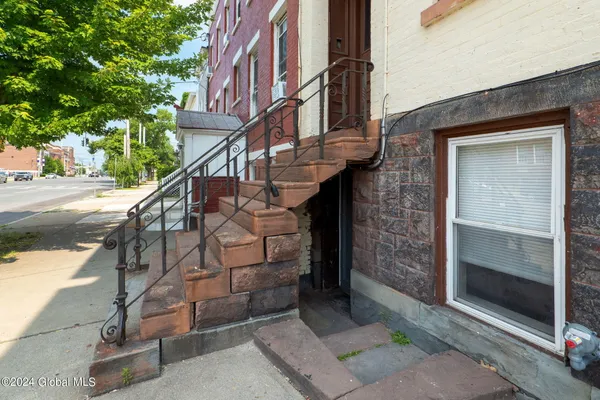 $1,100 | 359 Washington Avenue, Unit BSMT, Albany, NY 12206