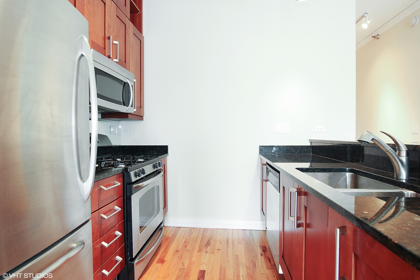 170 West Polk Street, Unit 904 Chicago, IL 60605 - Photo 6 of 10 a kitchen that has a sink and a stove