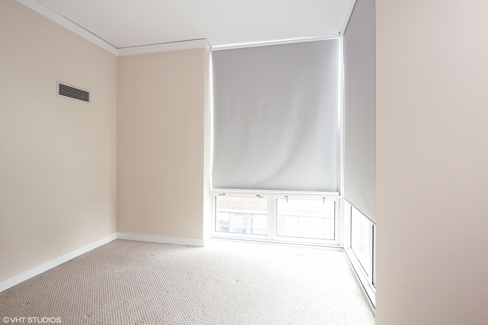 170 West Polk Street, Unit 904 Chicago, IL 60605 - Photo 8 of 10 a view of an empty room