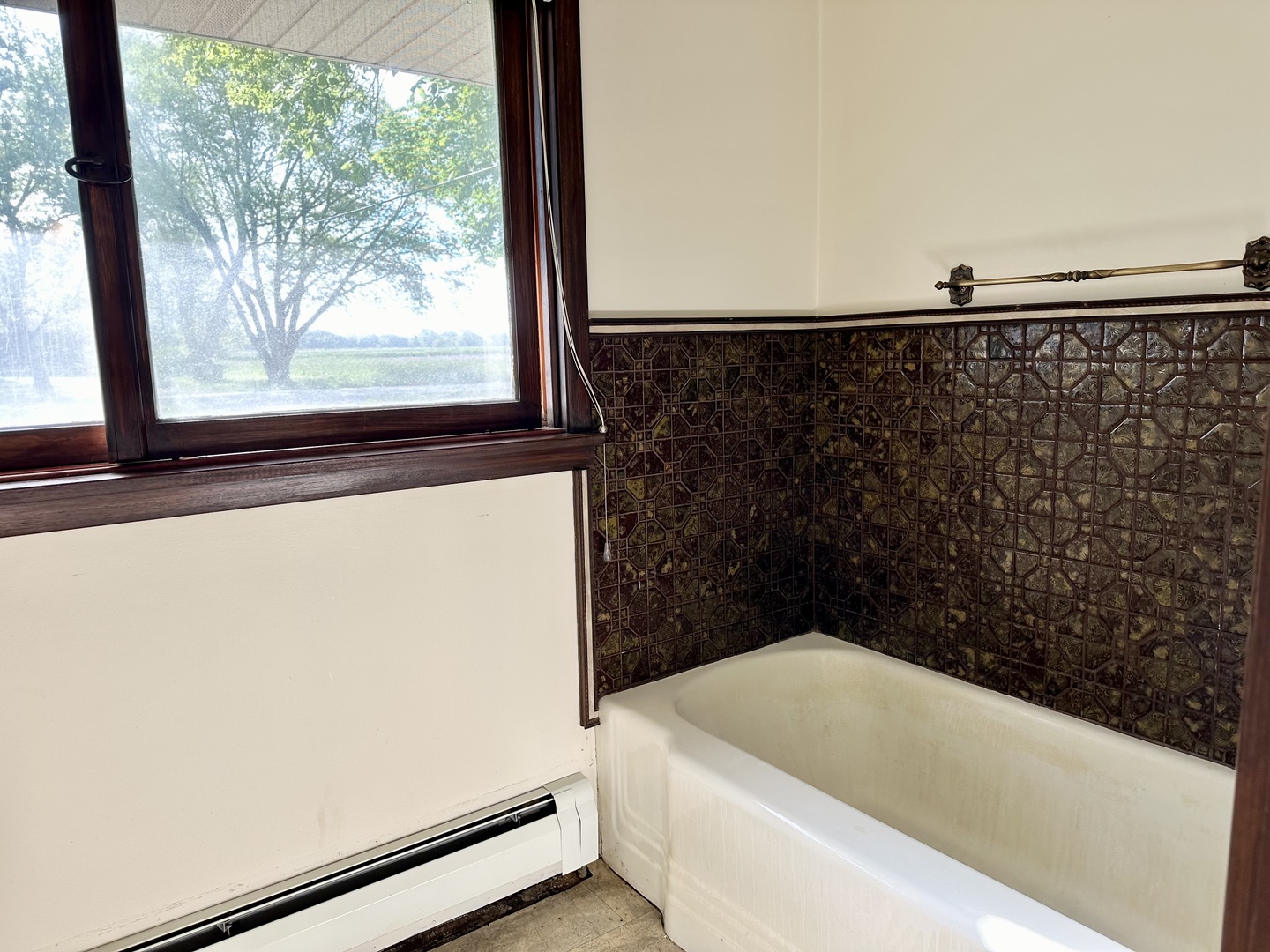 1453 North 2401st Road Ottawa, IL 61350 - Photo 20 of 26 a bathroom with a bathtub and shower