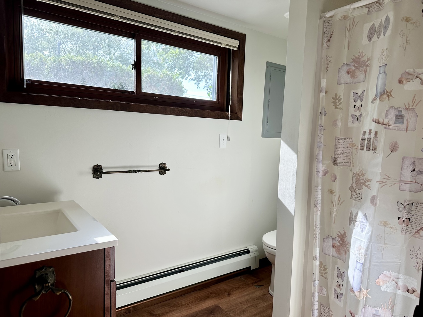 1453 North 2401st Road Ottawa, IL 61350 - Photo 21 of 26 a bathroom with a bathtub and a window