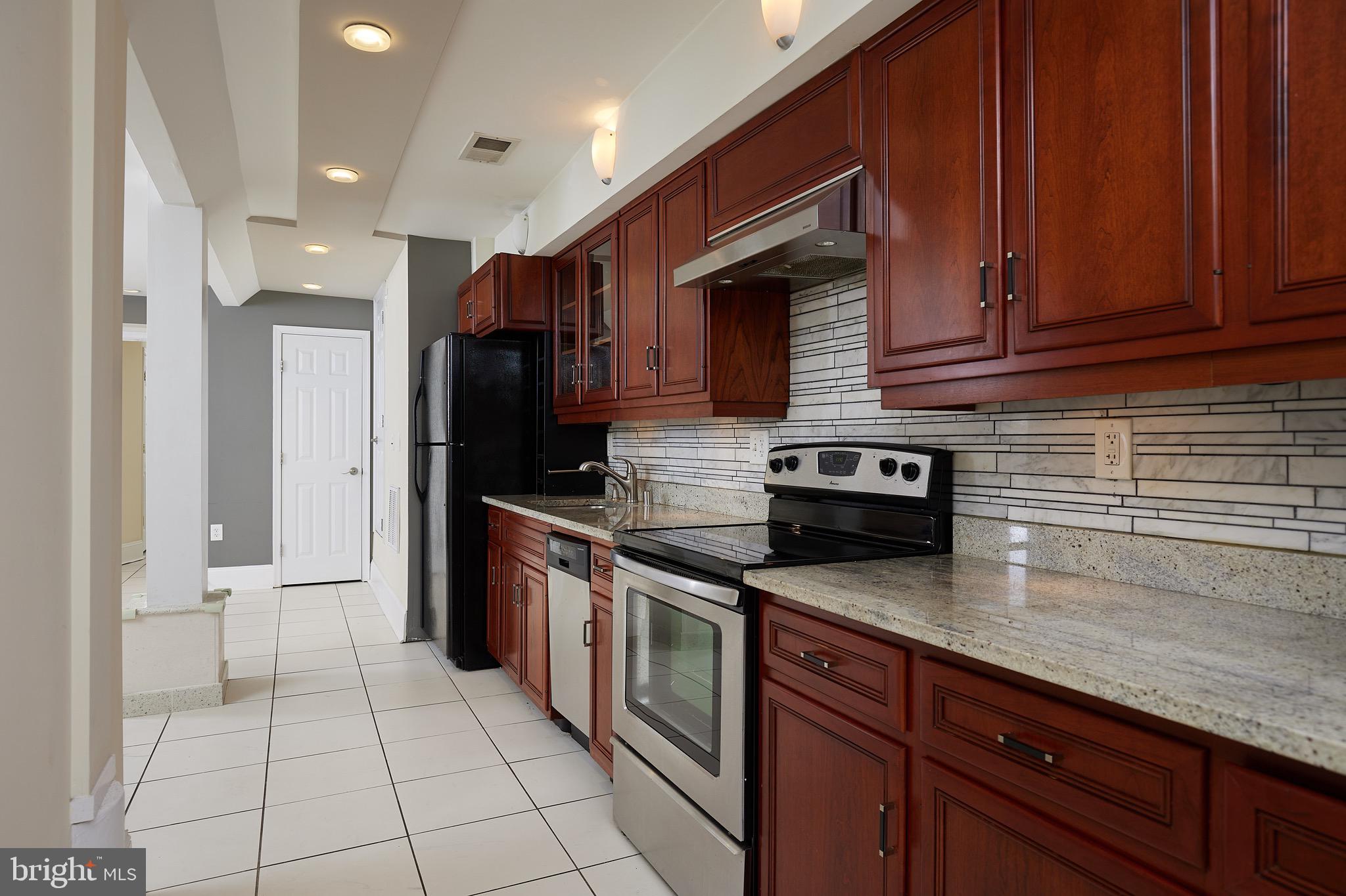 910 T Street Northwest, Unit B Washington, DC 20001 - Photo 4 of 37 Gallery Image 4