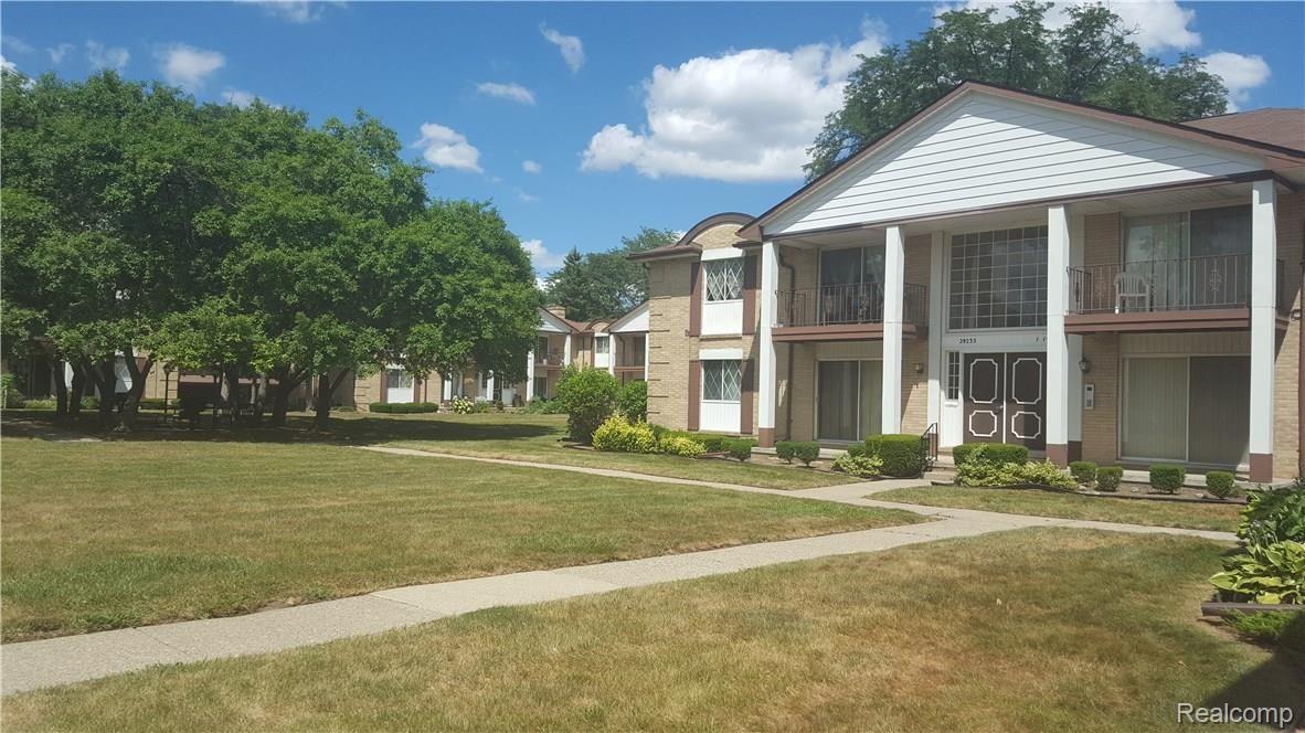 29233 Hayes Road, Unit 2 Warren, MI 48088 - Photo 2 of 17 20180717_151449.jpg