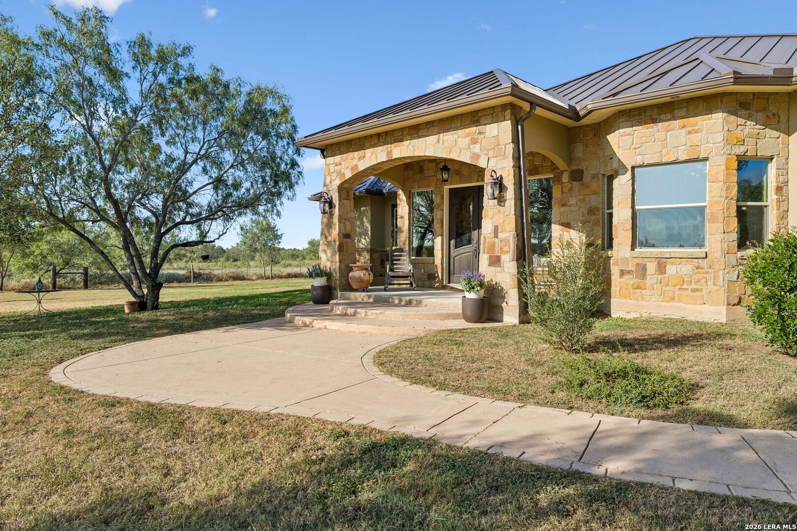 230 Casarez Road Pleasanton, TX 78064 - Photo 6 of 25 Gallery Image 6