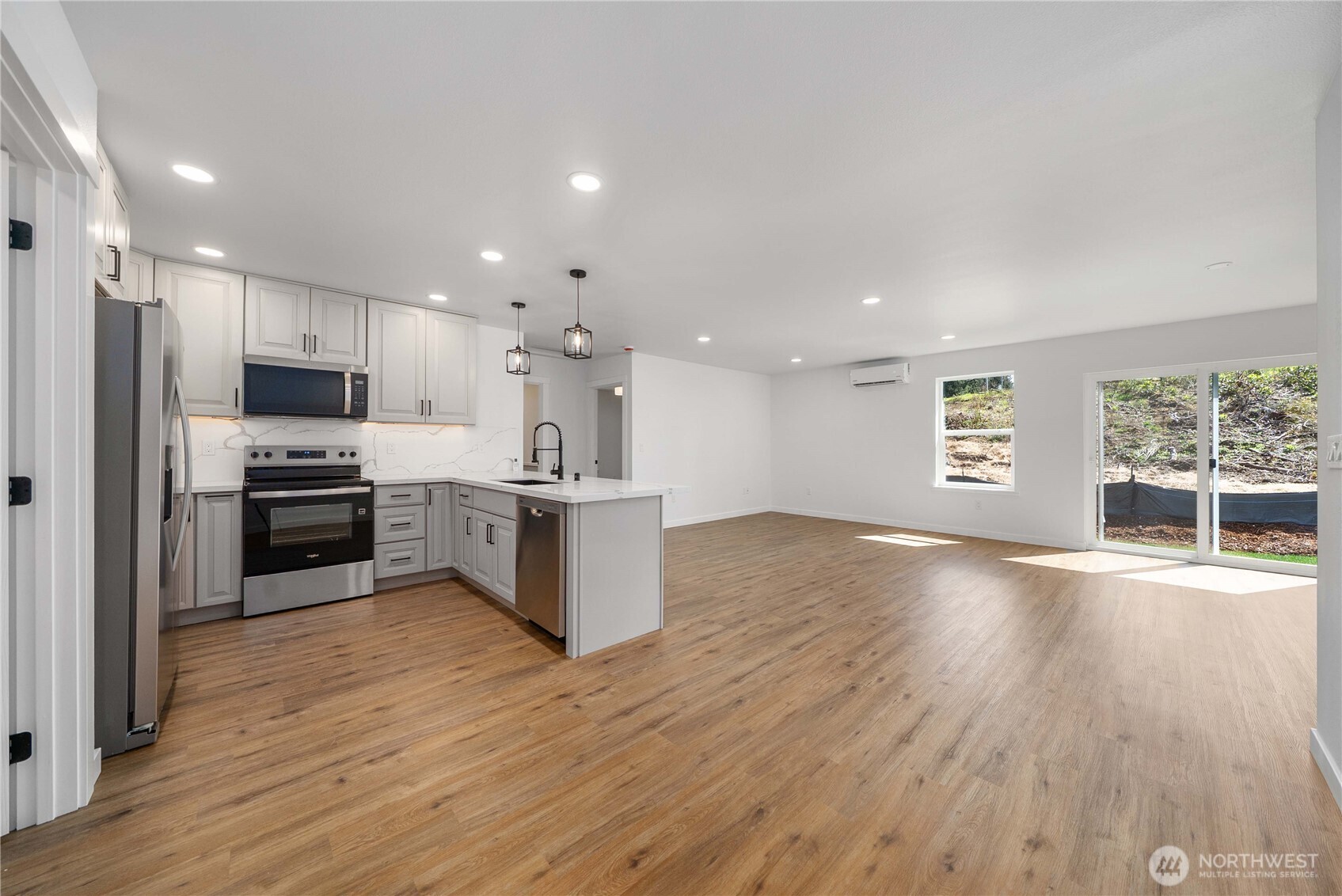 441 Chestnut Street Shelton, WA 98584 - Photo 3 of 37