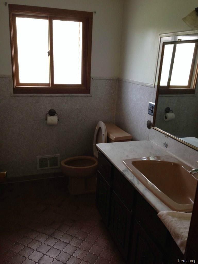 46125 Maben Road Canton, MI 48187 - Photo 4 of 10 photo3.jpg