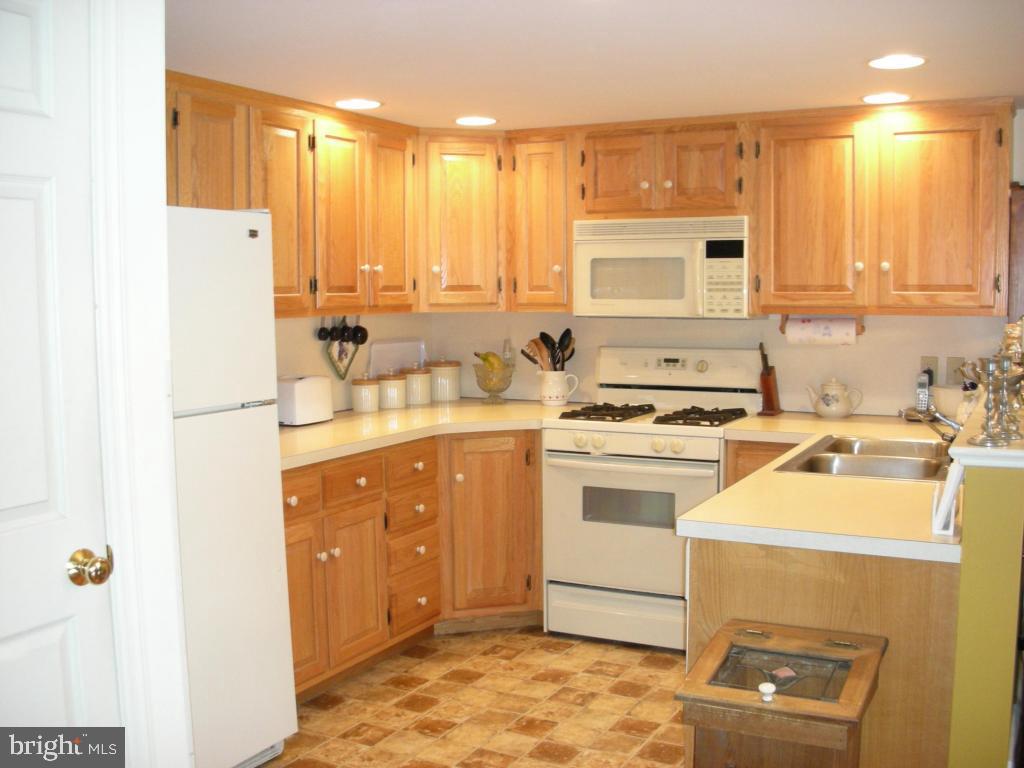 115 Moorland Court Lititz, PA 17543 - Photo 4 of 23 Gallery Image 4