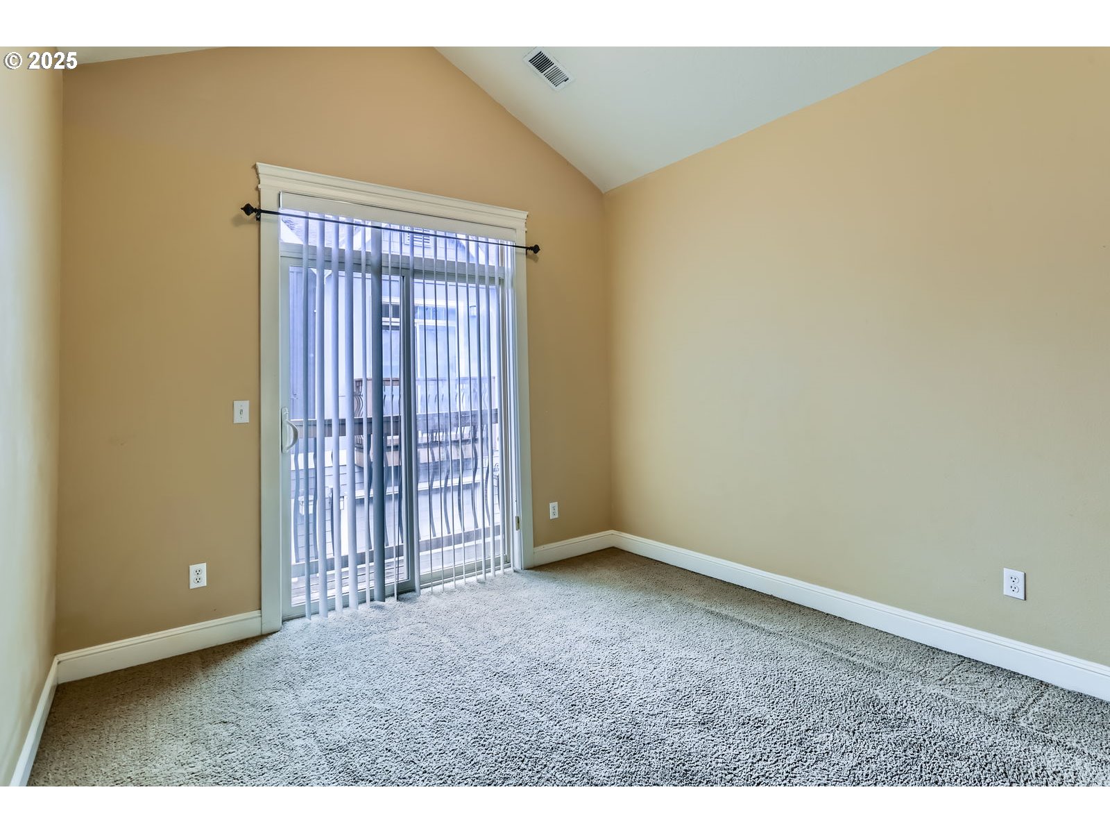 343 Northeast Bryant Street Portland, OR 97211 - Photo 20 of 26 an empty room with windows