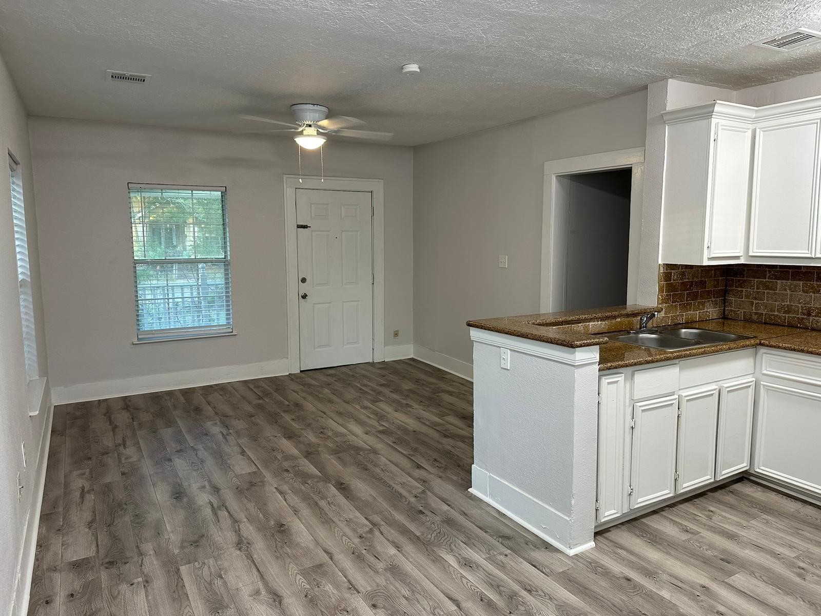 1456 Godwin Street Houston, TX 77023 - Photo 3 of 9