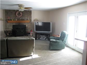 995 Coronet Road Warminster, PA 18974 - Photo 6 of 12 Family Room