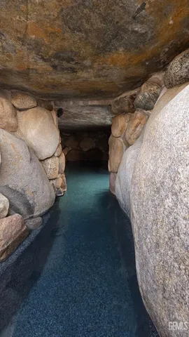 a view of entryway with furniture