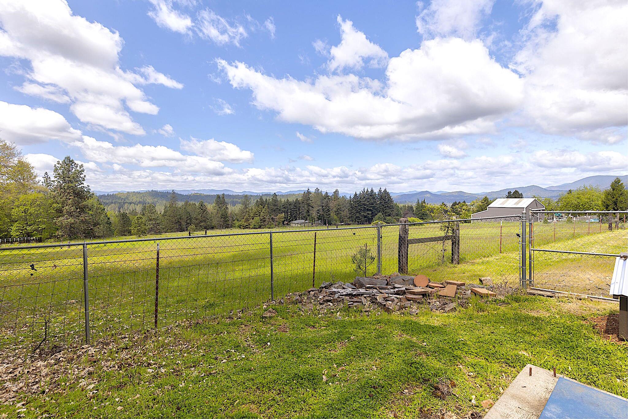 587 Summit Loop Grants Pass, OR 97527 - Photo 45 of 59 20-web-or-mls-587-summit-loop
