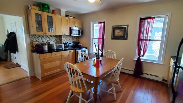 $2,400 | 11 Hammond Street, Unit 2, Newport, RI 02840