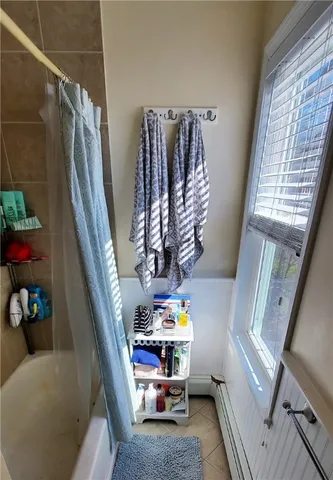 $2,400 | 11 Hammond Street, Unit 2, Newport, RI 02840