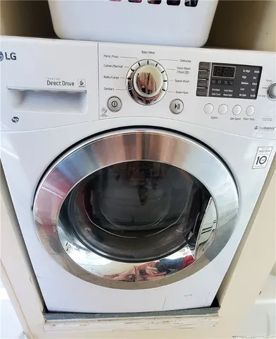 $2,400 | 11 Hammond Street, Unit 2, Newport, RI 02840