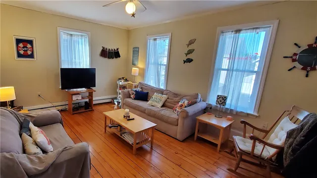 $2,400 | 11 Hammond Street, Unit 2, Newport, RI 02840